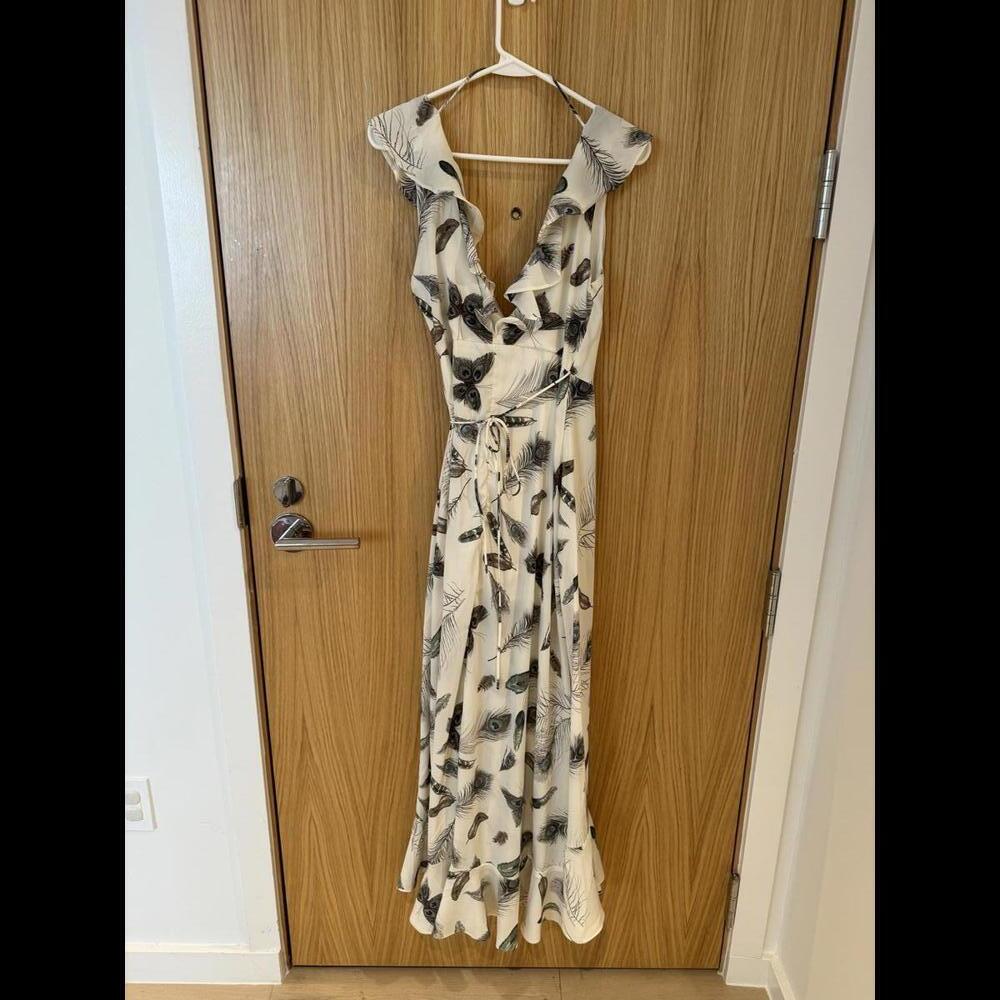 ONE SIX ONE – Ruffle Trim Feather Printed Wrap Dress - Size Extra Small - Picture 2 of 5